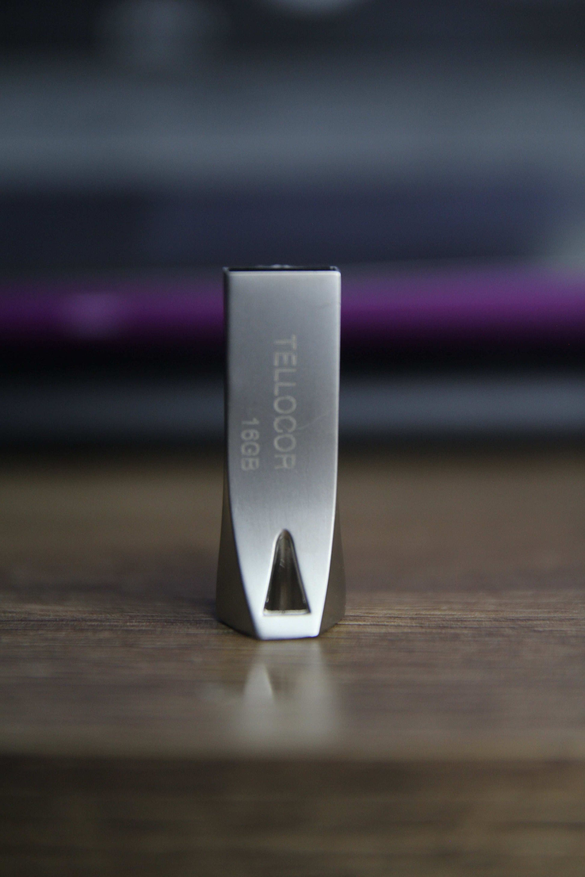 Memoria USB 16GB marca Tellocor